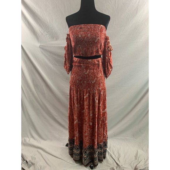 Off Shoulder Paisley Print Crop Top & Ruffle Hem Skirt Set - Picture 7 of 7